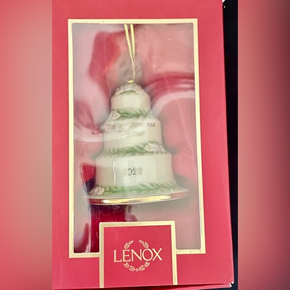 LENOX 2022 CHRISTMAS ORNAMENT - Picture 1 of 5